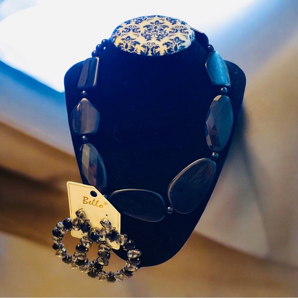 Black Beaded Necklace and Earrings Set - Picture 4 of 5